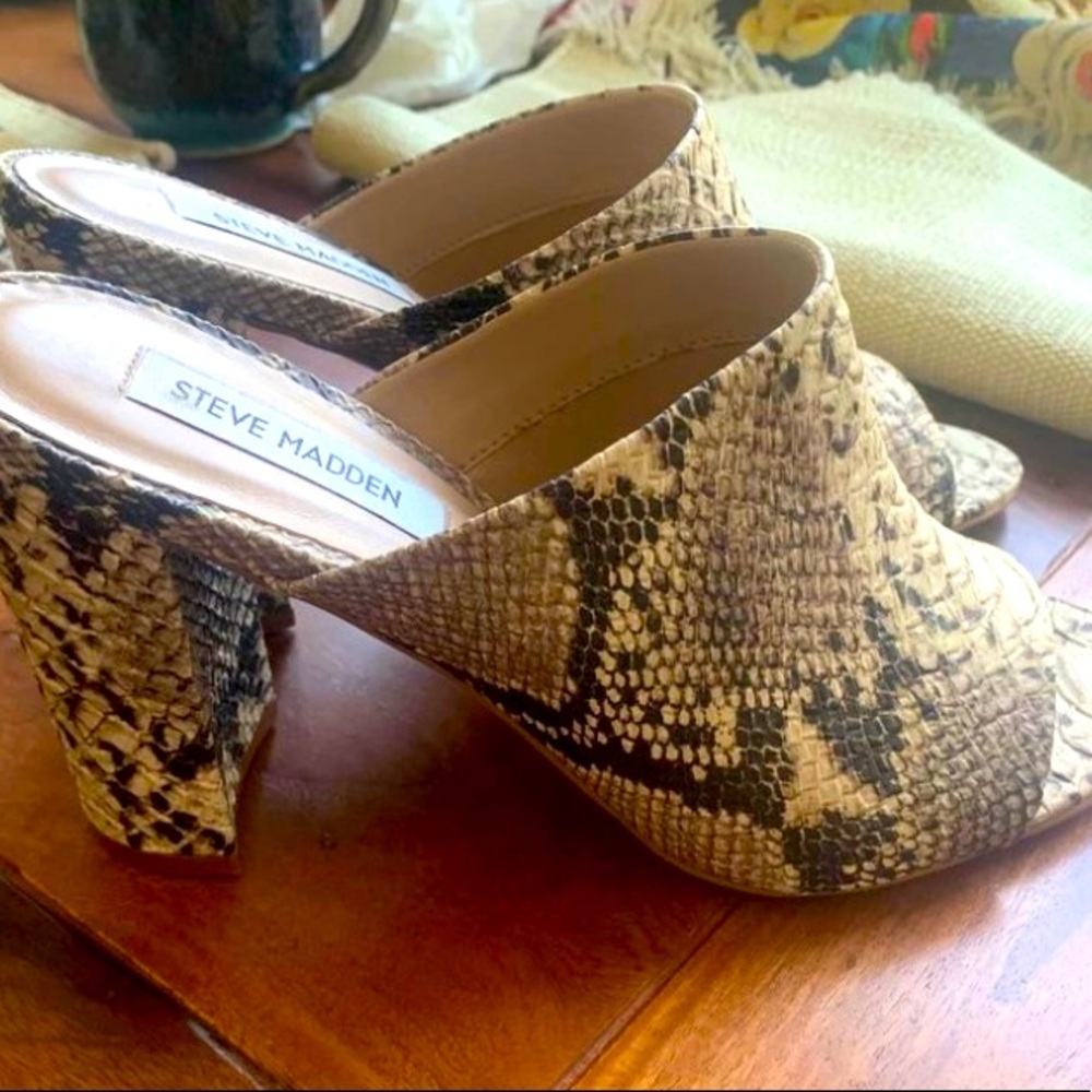 Steve Madden Size 9 block heel snakeskin pumps. Too small for me.